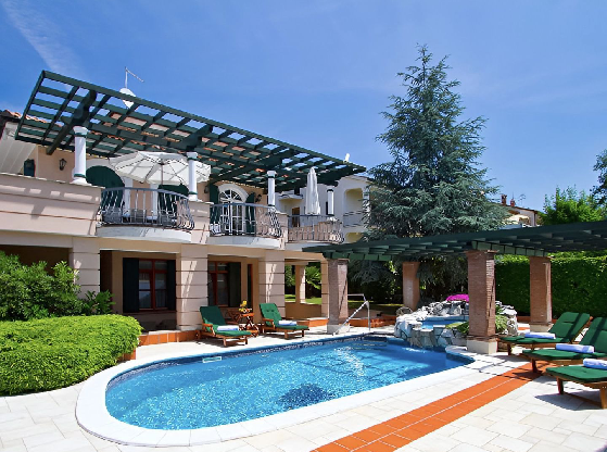 Exclusive villa in an attractive location