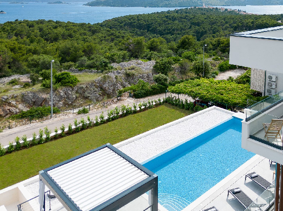 Exclusive villa with sea view